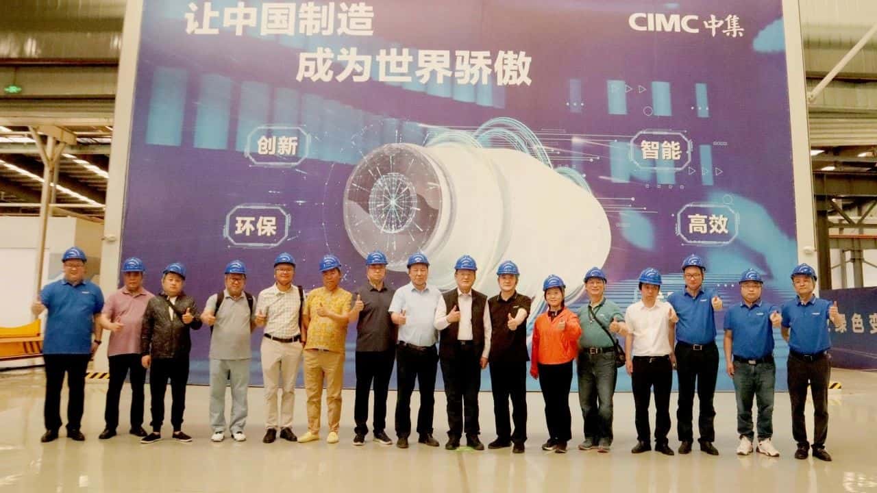 北京市住房和城鄉(xiāng)建設(shè)委員會、北京節(jié)能和資源綜合利用協(xié)會領(lǐng)導(dǎo)蒞臨中集車輛攪拌車業(yè)務(wù)集團(tuán)考察 共話新能源