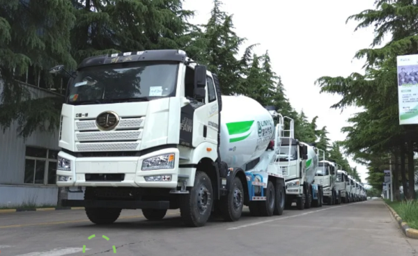 【發(fā)車新聞】看！TA們列隊(duì)成行，趕上春夏交接的“末班車”！