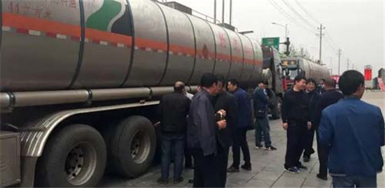 中集凌宇：三晉大地現(xiàn)新潮液罐車，引來200多人圍觀