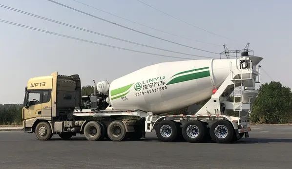 半掛混凝土攪拌車會是行業(yè)新風口嗎？聽聽專家怎么說
