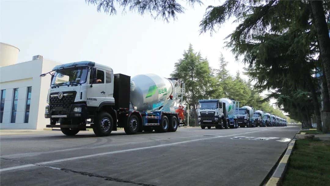 馭風(fēng)而行，中集車(chē)輛15臺(tái)新能源攪拌車(chē)駛?cè)牒?，繪就荊楚生態(tài)長(zhǎng)卷