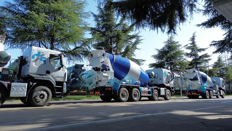 【發(fā)車新聞】凌宇攪拌車交付一線，牡丹花開又逢君！