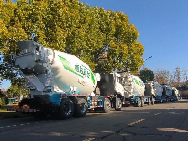 綠動(dòng)荊楚，駕馭未來(lái)——中集凌宇新能源攪拌車(chē)批量交付湖北，開(kāi)啟綠色建設(shè)新篇章